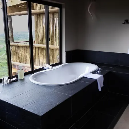Umzolozolo Private Safari Lodge & Spa Ladysmith Exterior photo