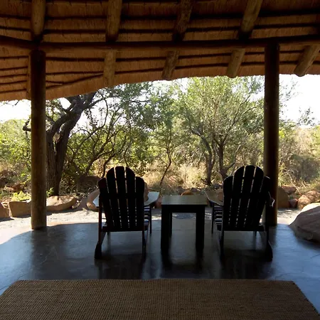 Umzolozolo Private Safari Lodge & Spa Ladysmith Exterior photo