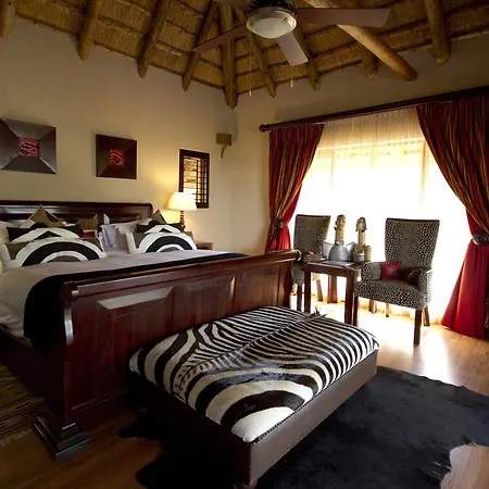 Umzolozolo Private Safari Lodge & Spa Ladysmith Exterior photo