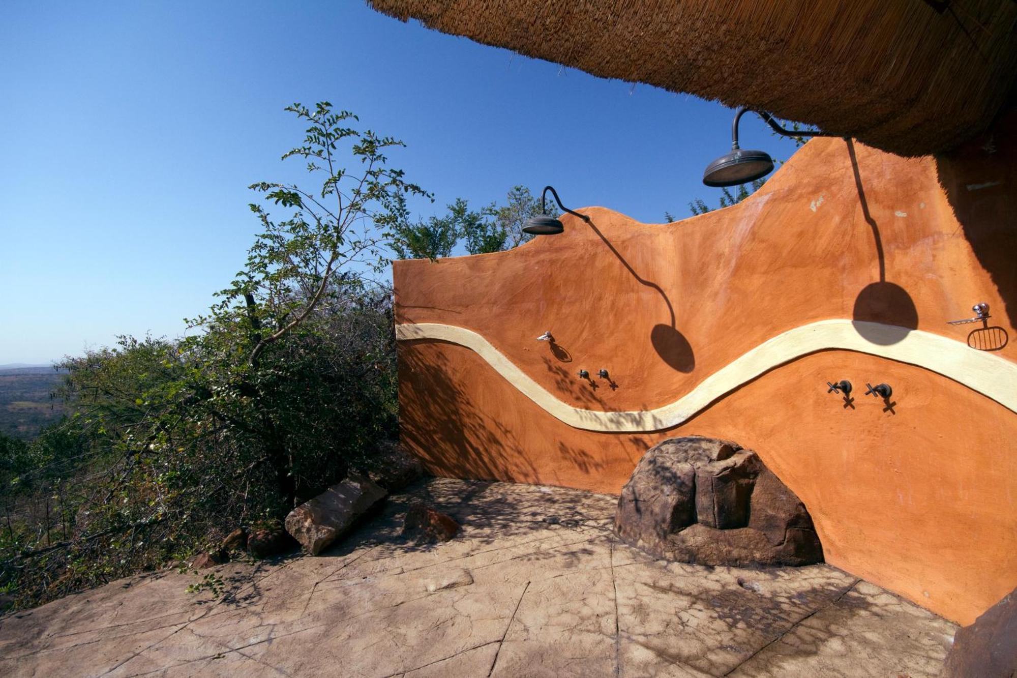 Umzolozolo Private Safari & Lodge *