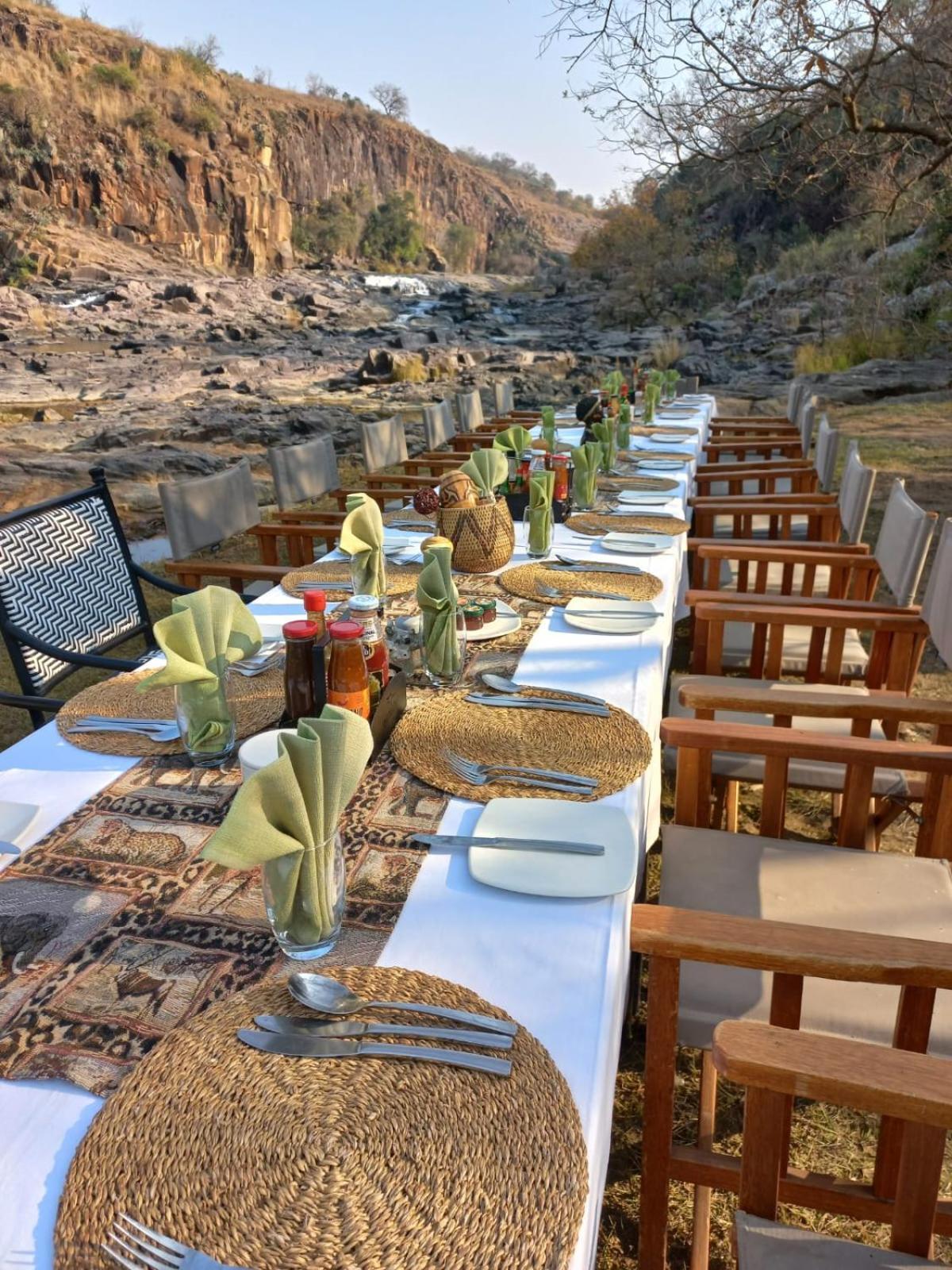Umzolozolo Private Safari & * Ladysmith